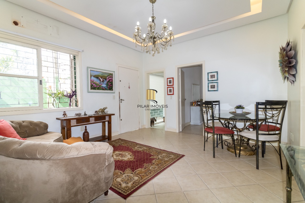 Casa 5 dormitórios no bairro Petrópolis