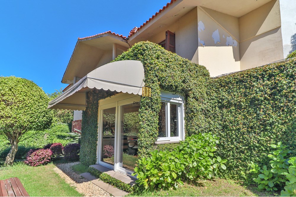 Casa 4 dormitórios no bairro Três Figueiras