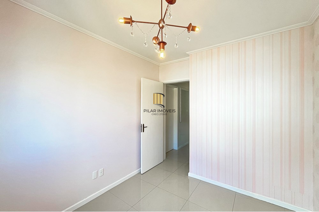 Casa 3 dormitórios no bairro Hípica