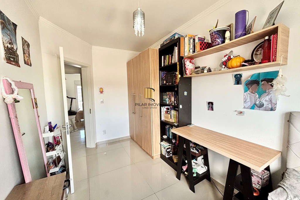 Casa 3 dormitórios no bairro Igara