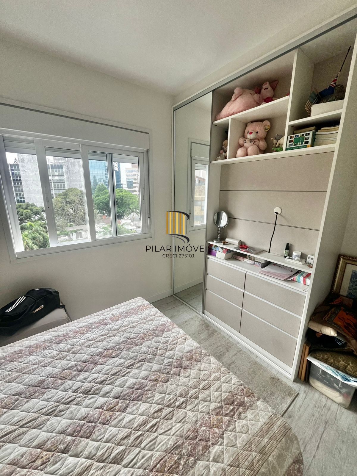 Apto de 03 dorm, sendo 01 suíte, 02 vagas, 103 m2, na João Obino, semi mobiliado