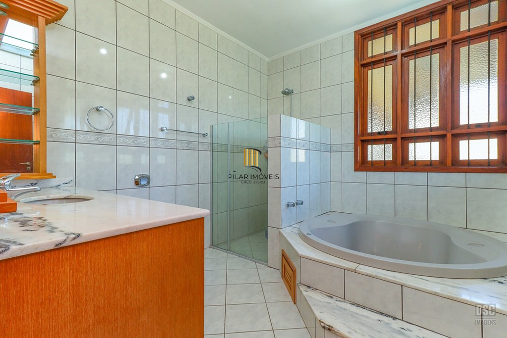 Casa 4 dormitórios no bairro Ipanema