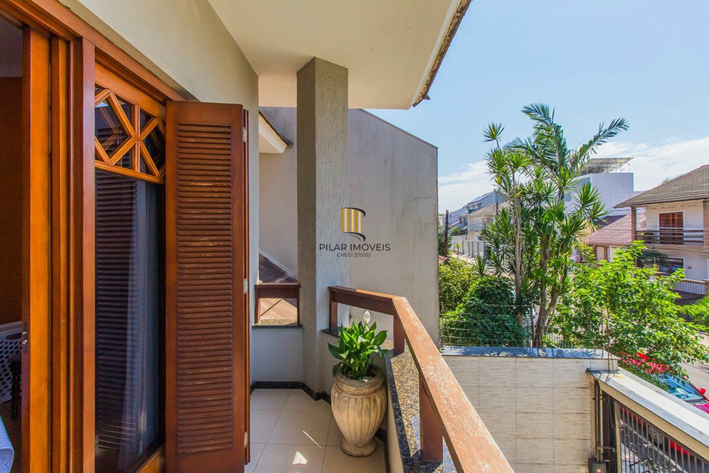 Casa 4 dormitórios no bairro Moinhos de Vento