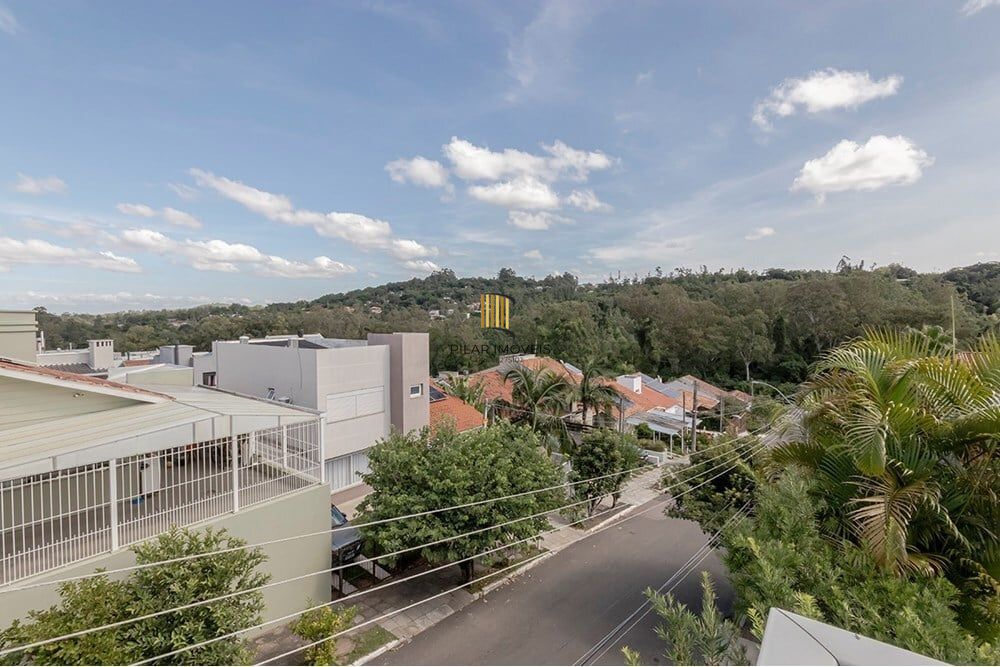 Casa 4 dormitórios no bairro Lomba do Pinheiro