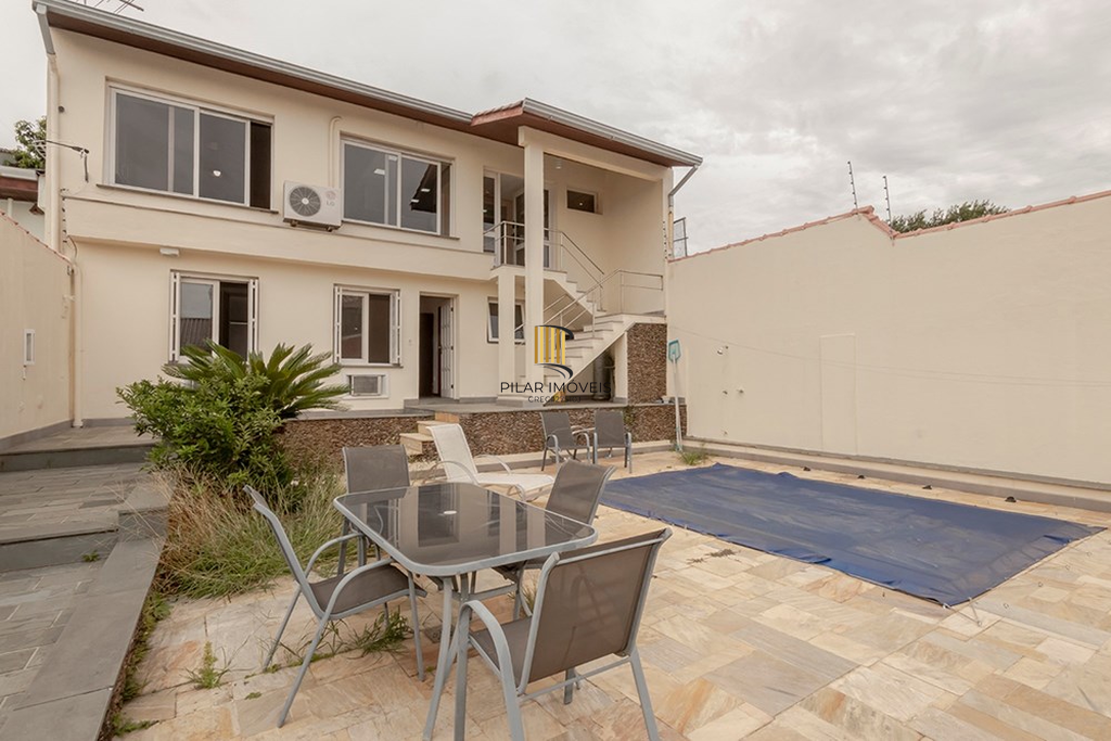 Casa 6 dormitórios no bairro Vila Jardim