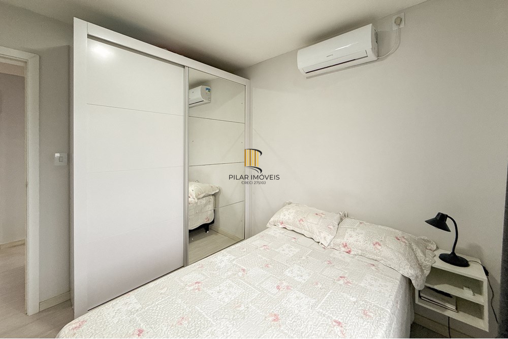 Casa 5 dormitórios no bairro Igara