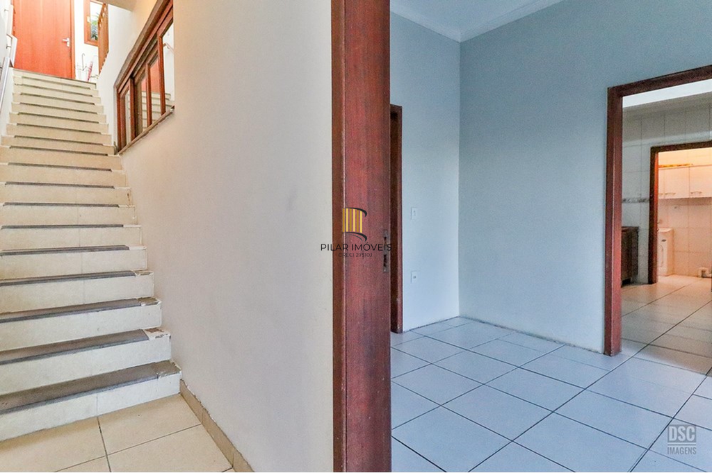 Casa 5 dormitórios no bairro Ipanema