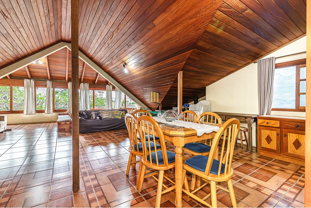 Casa 5 dormitórios no bairro Vila Ipiranga