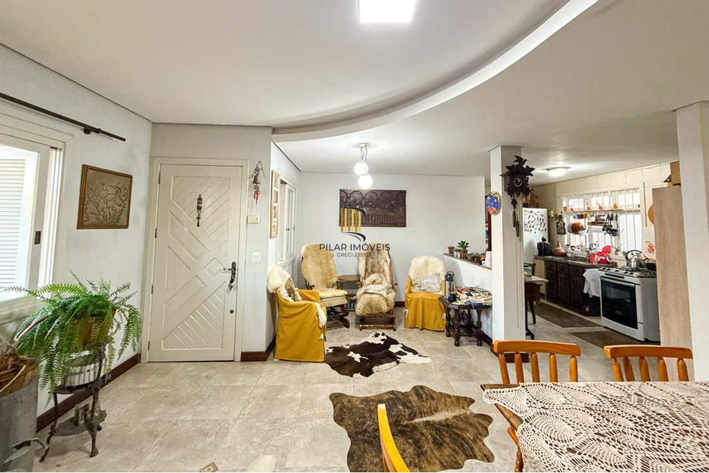 Casa 5 dormitórios no bairro Dihel