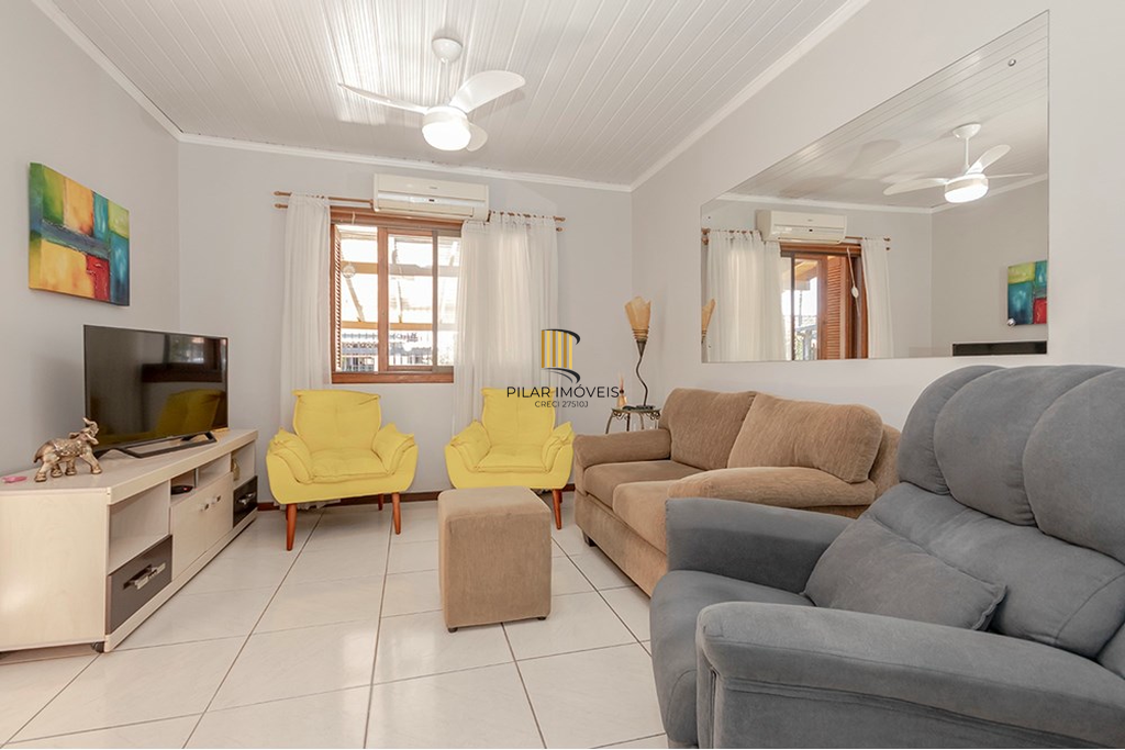 Casa 2 dormitórios no bairro Hípica