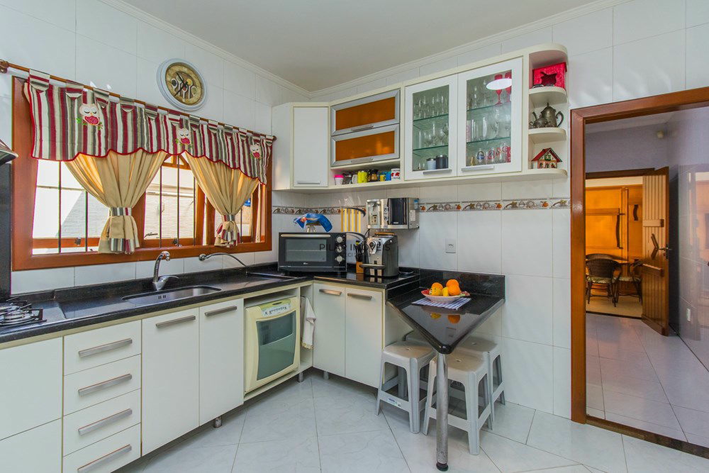 Casa 4 dormitórios no bairro Moinhos de Vento