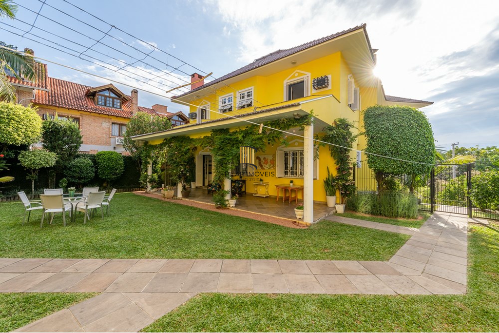 Casa 4 dormitórios no bairro Ipanema