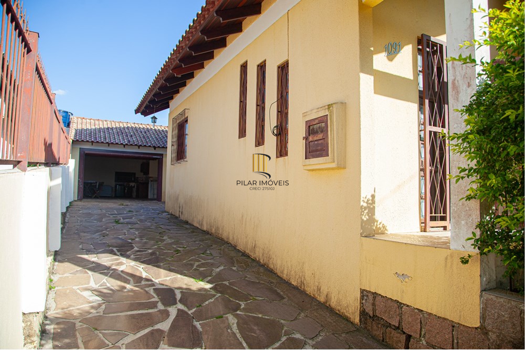 Casa 2 dormitórios no bairro Fiuza