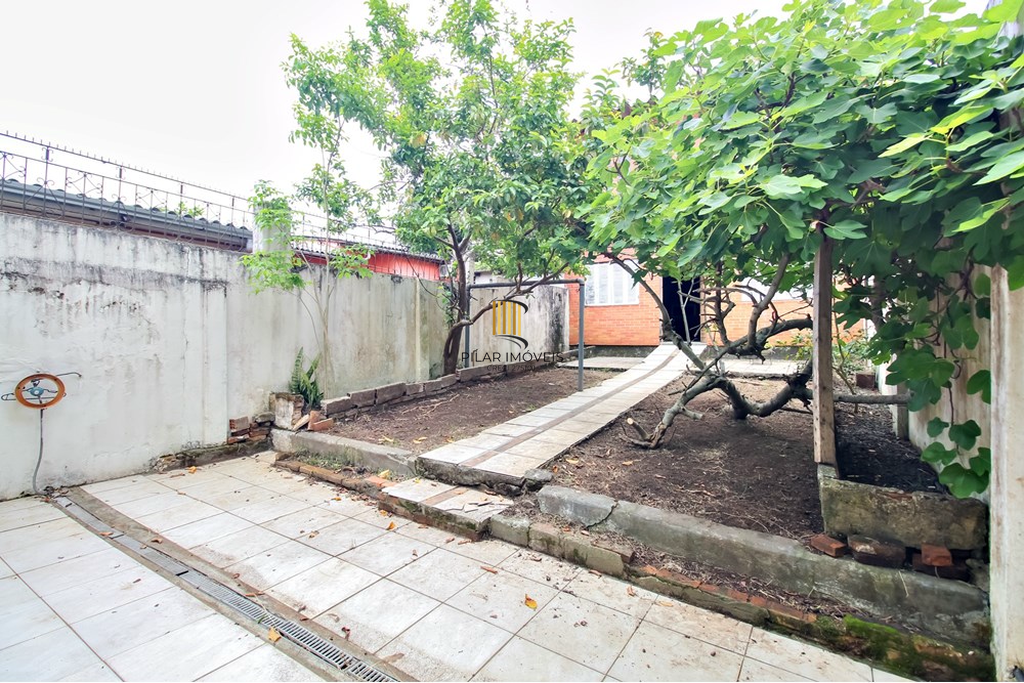 Casa 4 dormitórios no bairro Glória