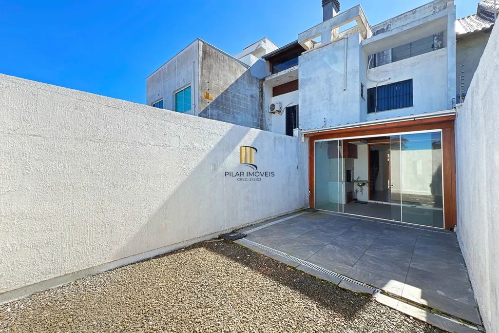 Casa 3 dormitórios no bairro Guarujá