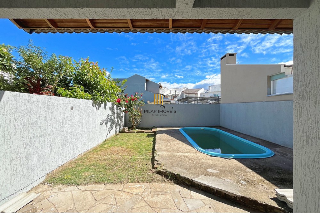 Casa 3 dormitórios no bairro Hípica