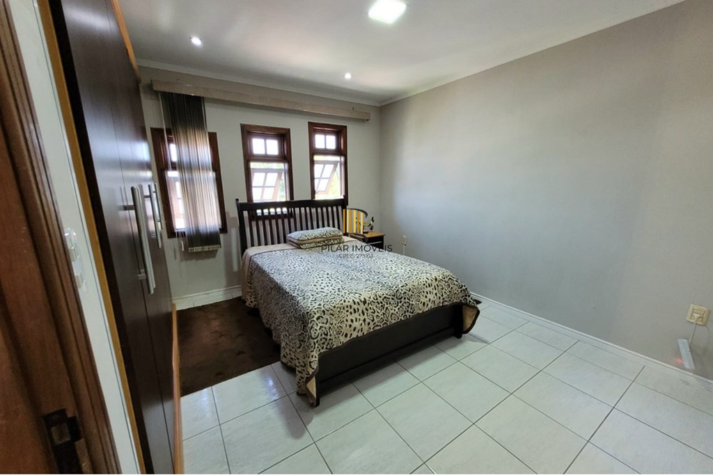 Casa 3 dormitórios no bairro Santa Isabel