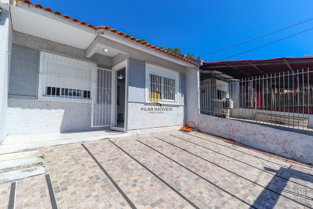 Casa 2 dormitórios no bairro Hípica