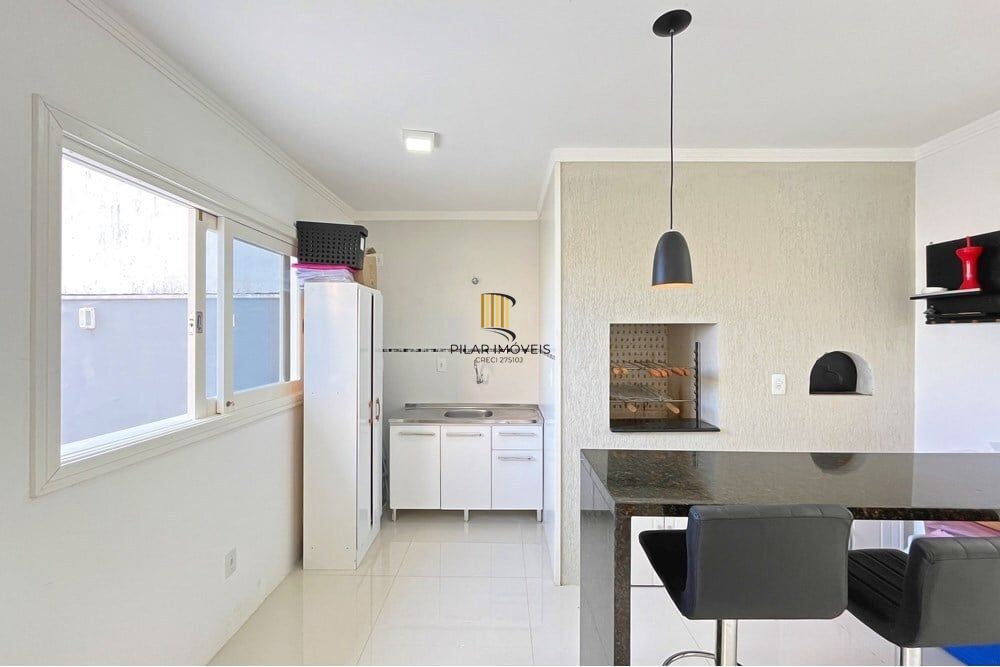 Casa 3 dormitórios no bairro Hípica