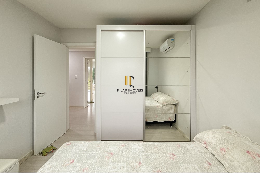 Casa 5 dormitórios no bairro Igara