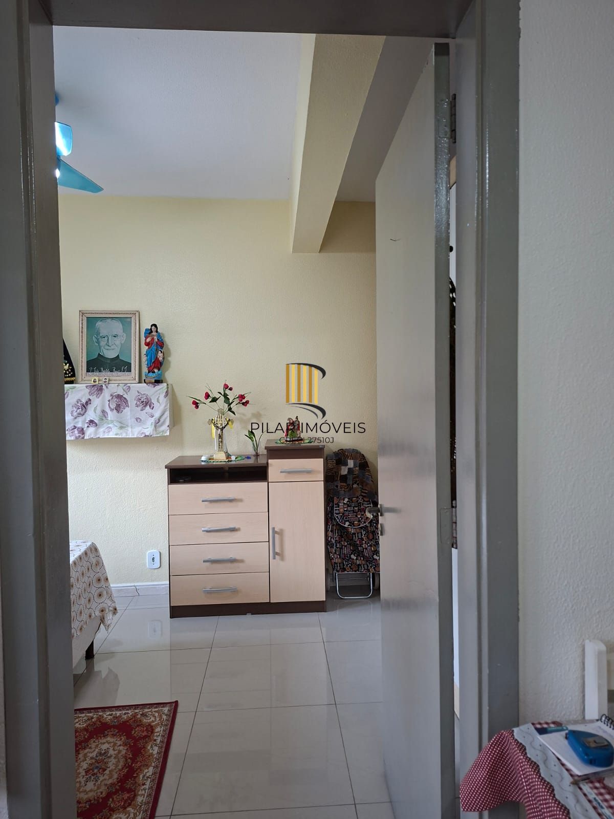 Apto térreo, 01 dormitório, reformado, boa posição solar, frente, Morro Santana