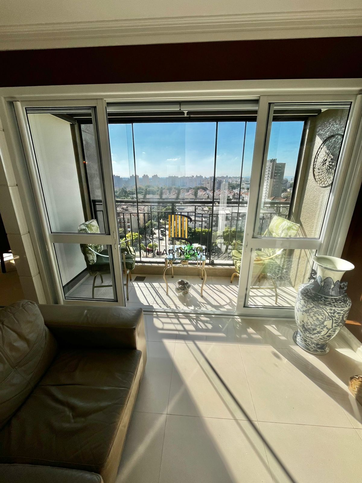 Lindo apto no Jardim Europa, 10º andar, sol e vista, mobiliado, 02 vagas fixas