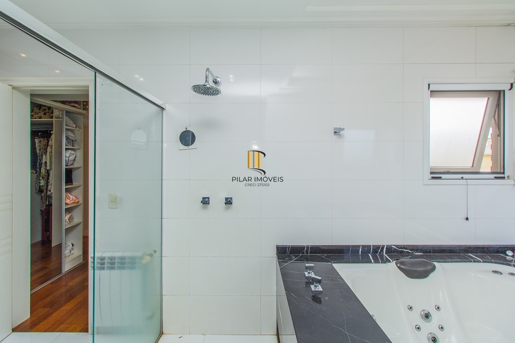 Casa 4 dormitórios no bairro Igara