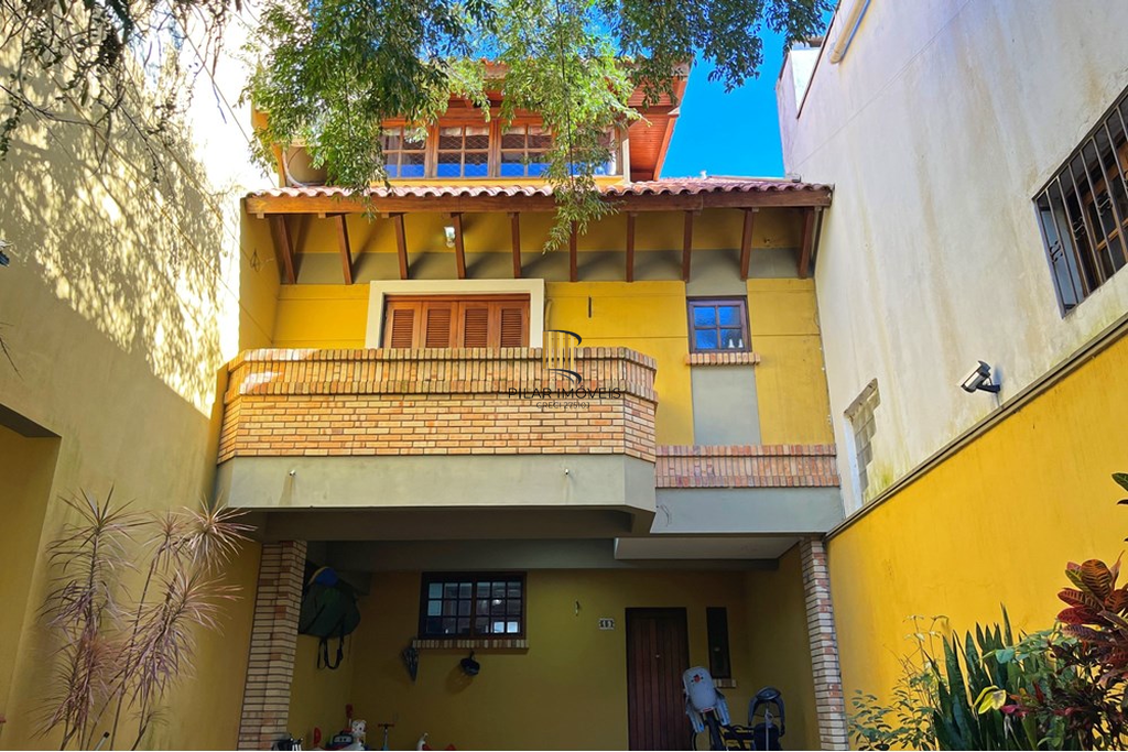 Casa de Condomínio 3 dormitórios no bairro Pedra Redonda