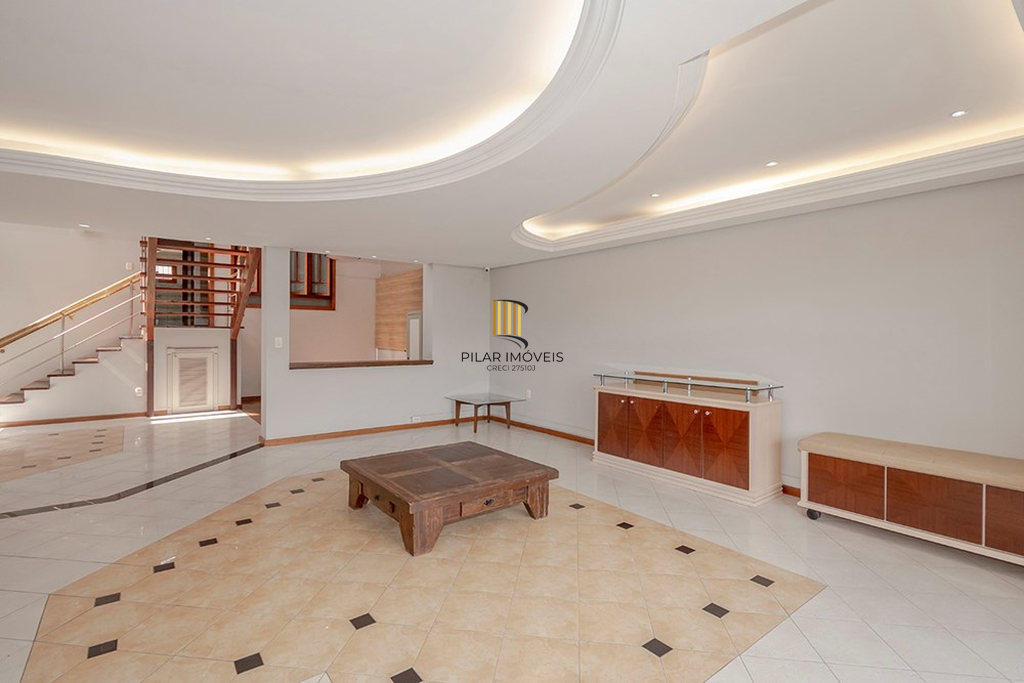 Casa 6 dormitórios no bairro Vila Jardim