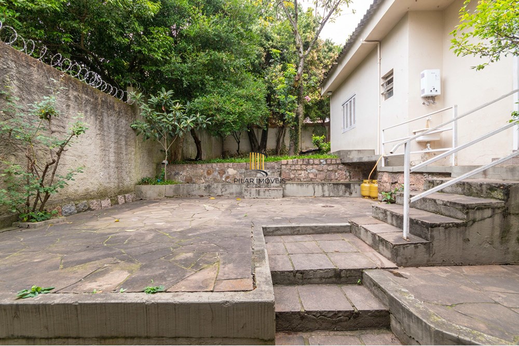 Casa 3 dormitórios no bairro Chácara das Pedras