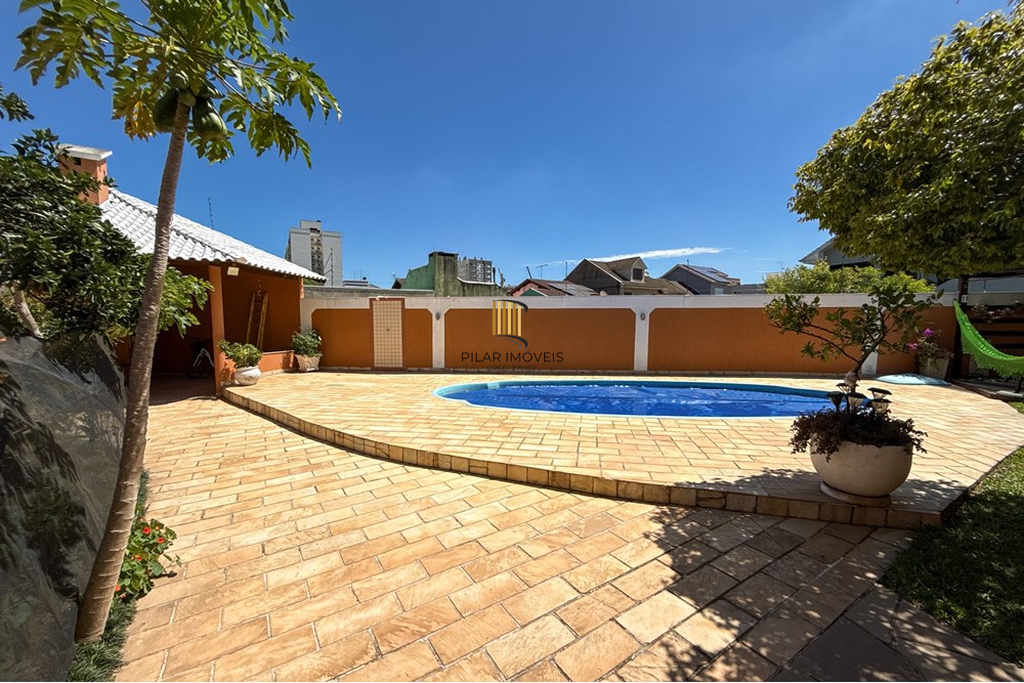 Casa 6 dormitórios no bairro Marechal Rondon