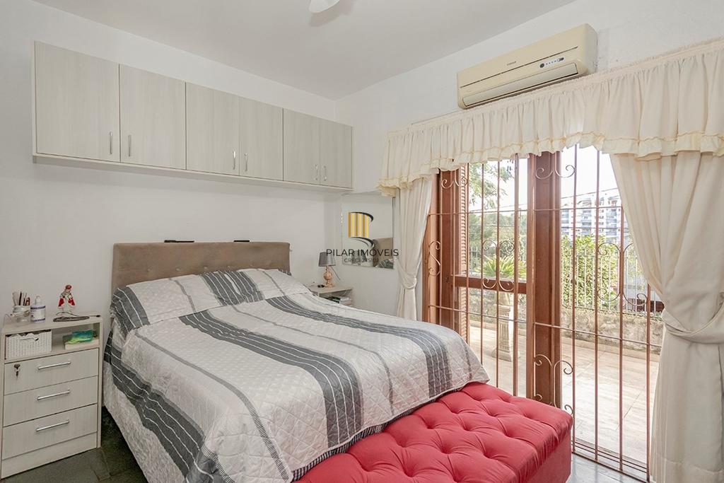 Casa 4 dormitórios no bairro Passo da Areia