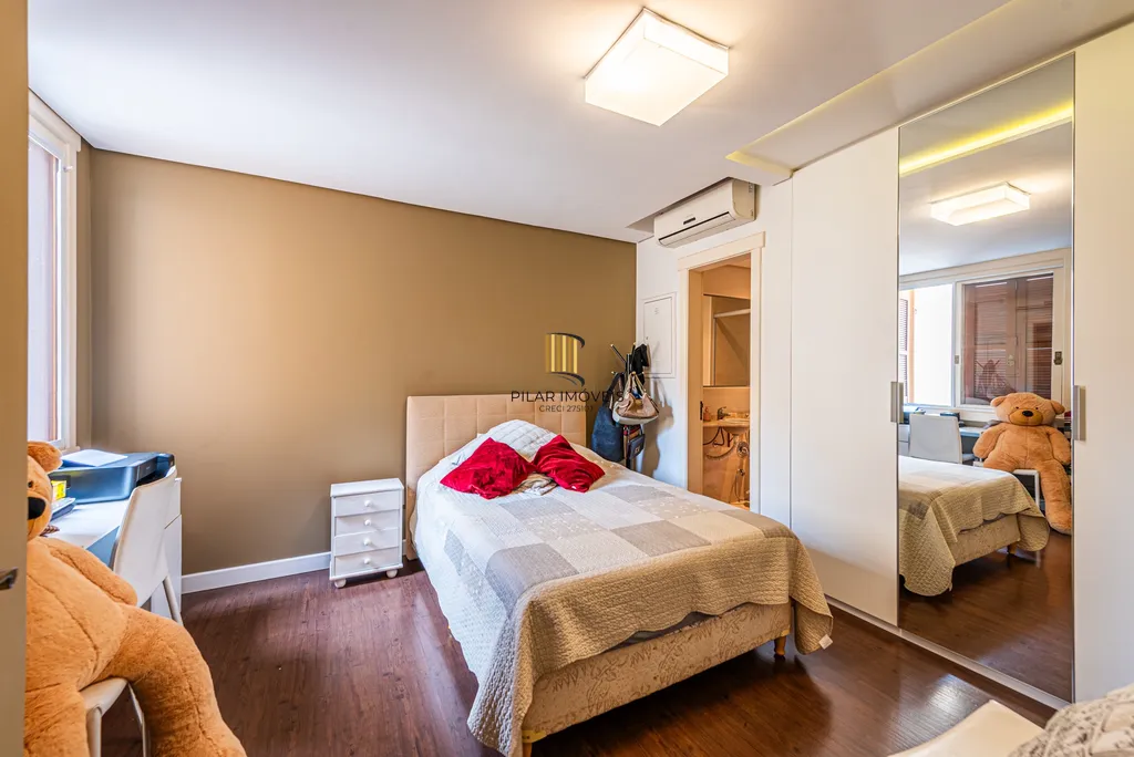 Casa de Condomínio 4 dormitórios no bairro Três Figueiras