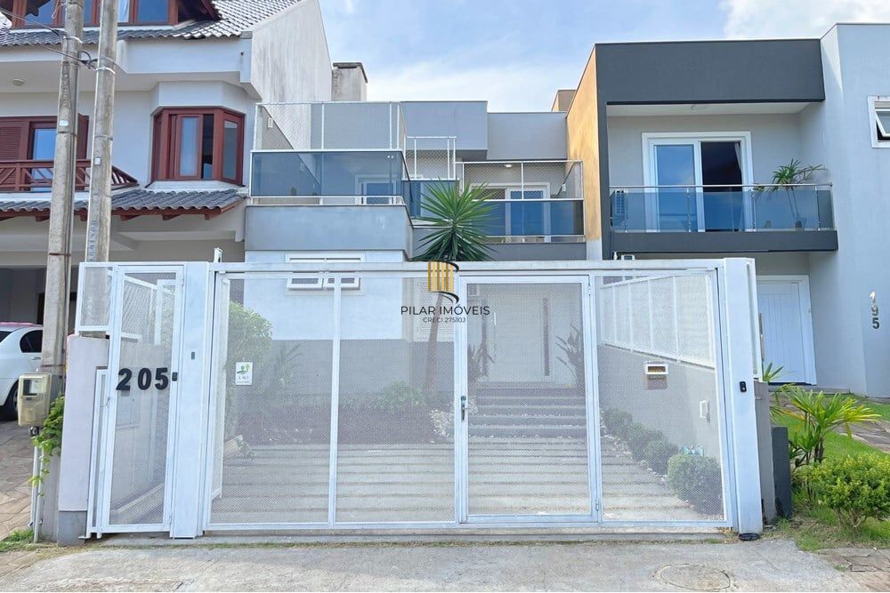 Casa 3 dormitórios no bairro Hípica