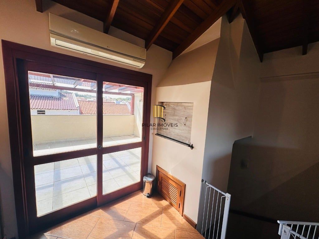 Casa 3 dormitórios no bairro Hípica