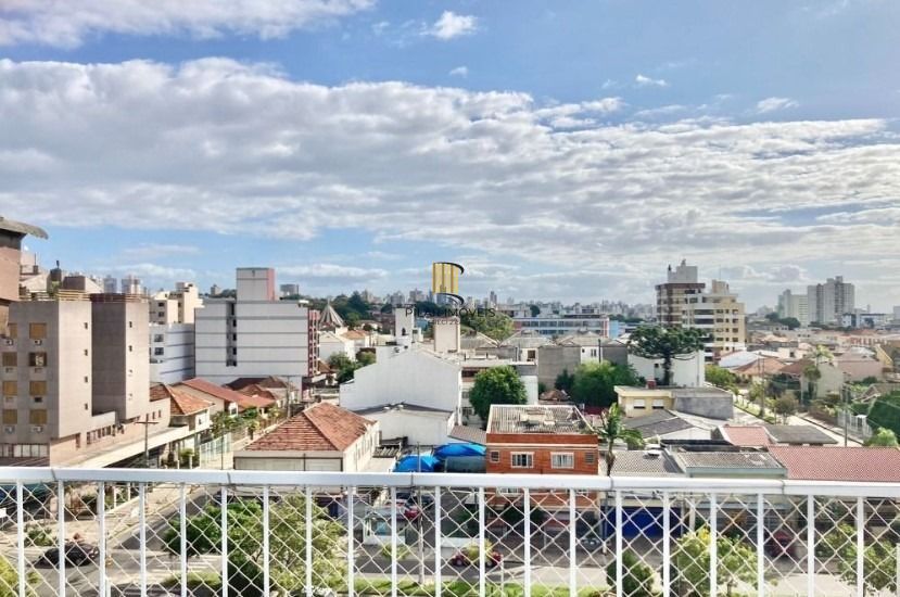 Excelente cobertura, 03 dorm com suite, churrasqueira, piscina e vista.