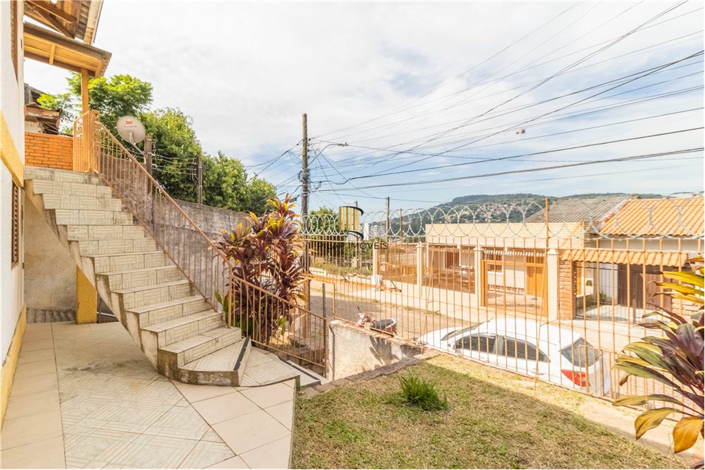 Casa 5 dormitórios no bairro Partenon