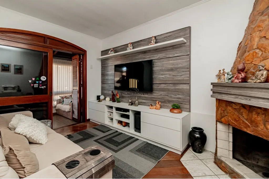 Casa 4 dormitórios no bairro Jardim Planalto