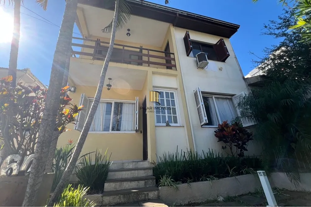 Casa 4 dormitórios no bairro Petrópolis