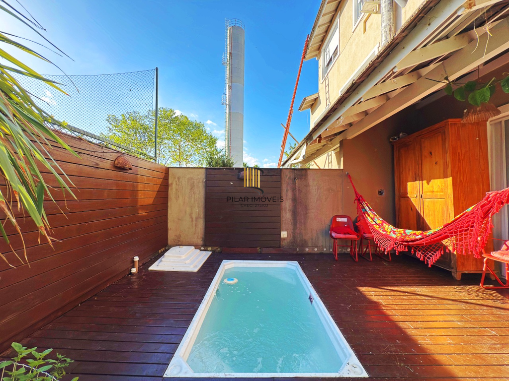 Casa de Condomínio 3 dormitórios no bairro Jardim Carvalho