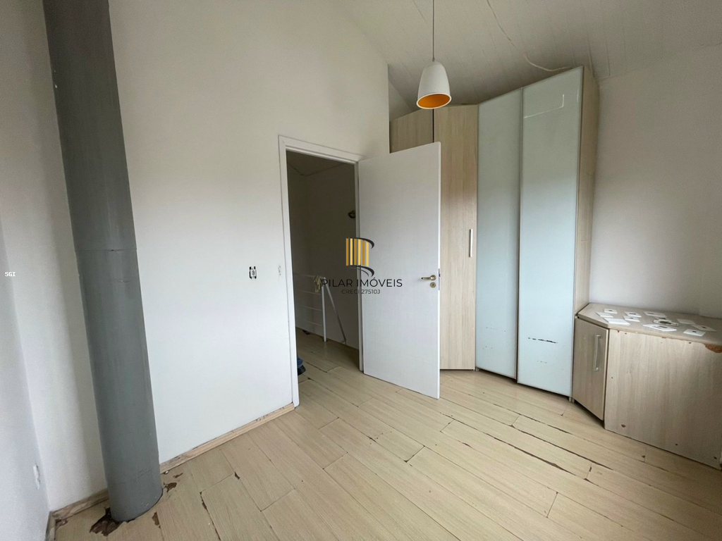 Casa 2 dormitórios no bairro Jardim do Salso