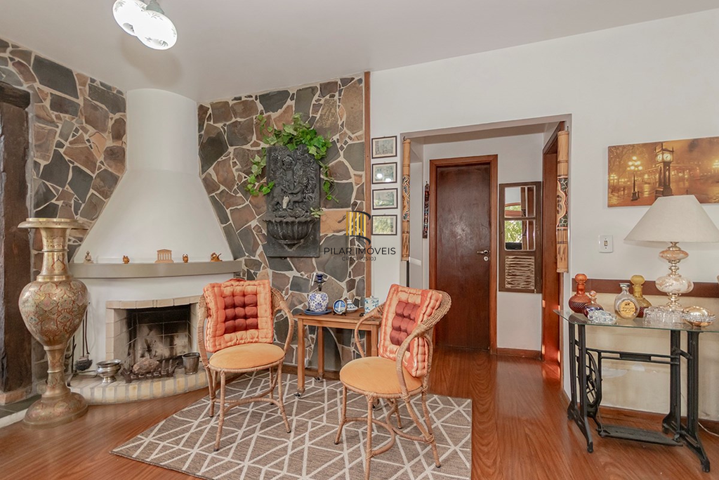 Casa 4 dormitórios no bairro Passo da Areia