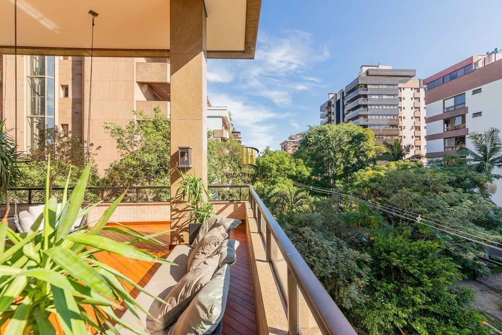 Apartamento 4 dormitórios no bairro Moinhos de Vento