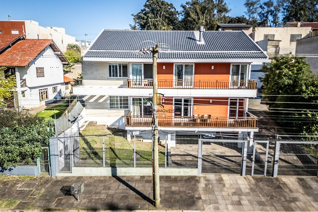 Casa 4 dormitórios no bairro Morro Santana