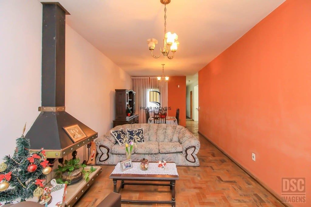Casa 3 dormitórios no bairro Glória