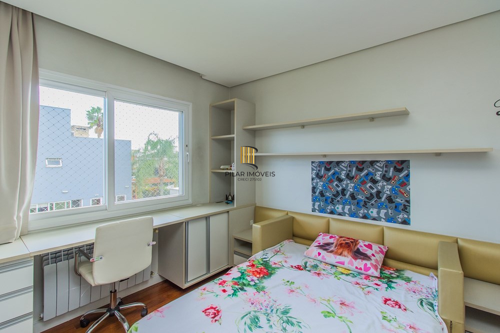 Casa 4 dormitórios no bairro Igara