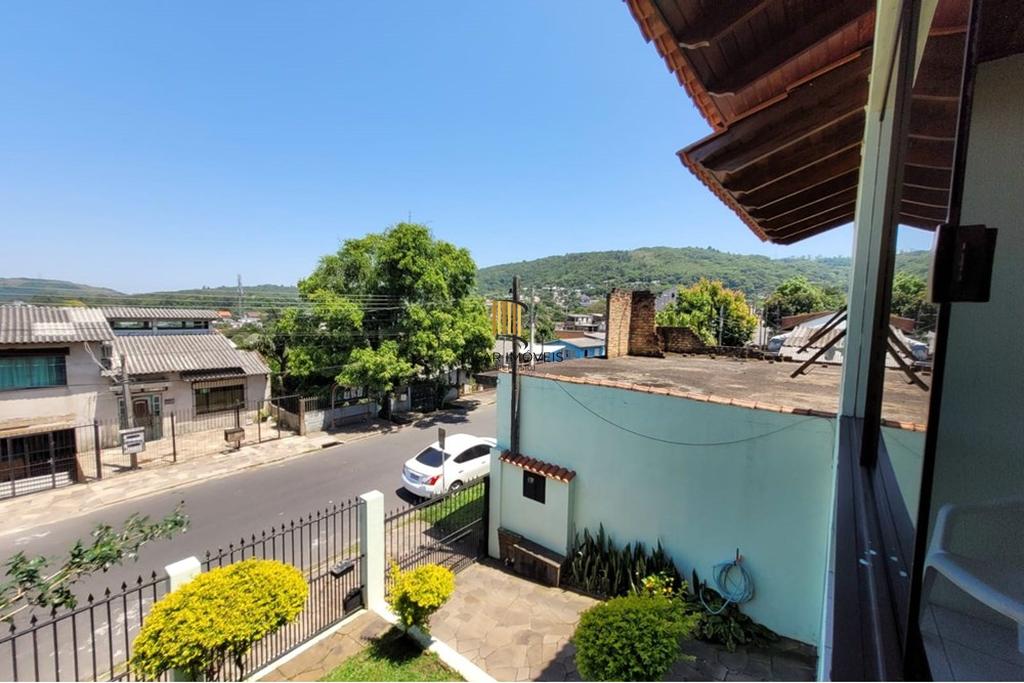 Casa 3 dormitórios no bairro Santa Isabel