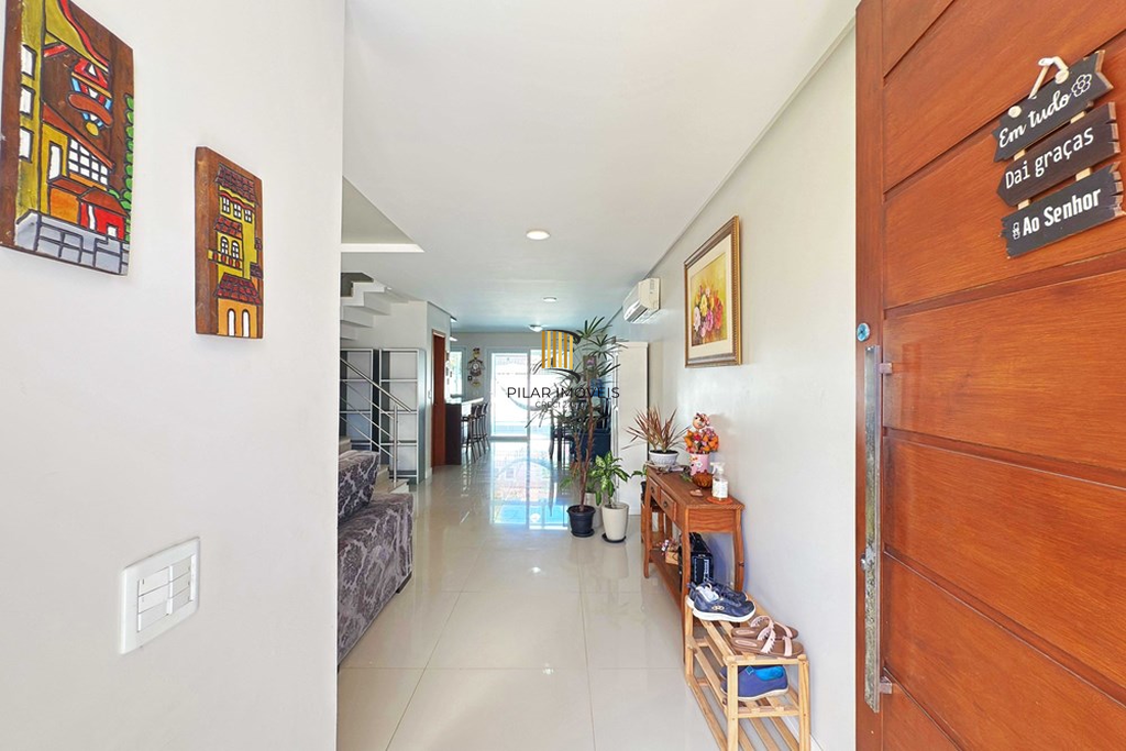 Casa 3 dormitórios no bairro Hípica