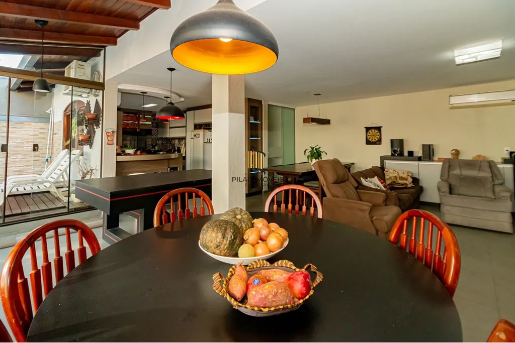 Casa 4 dormitórios no bairro Jardim Planalto