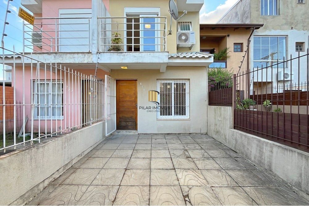 Casa 2 dormitórios no bairro Guarujá